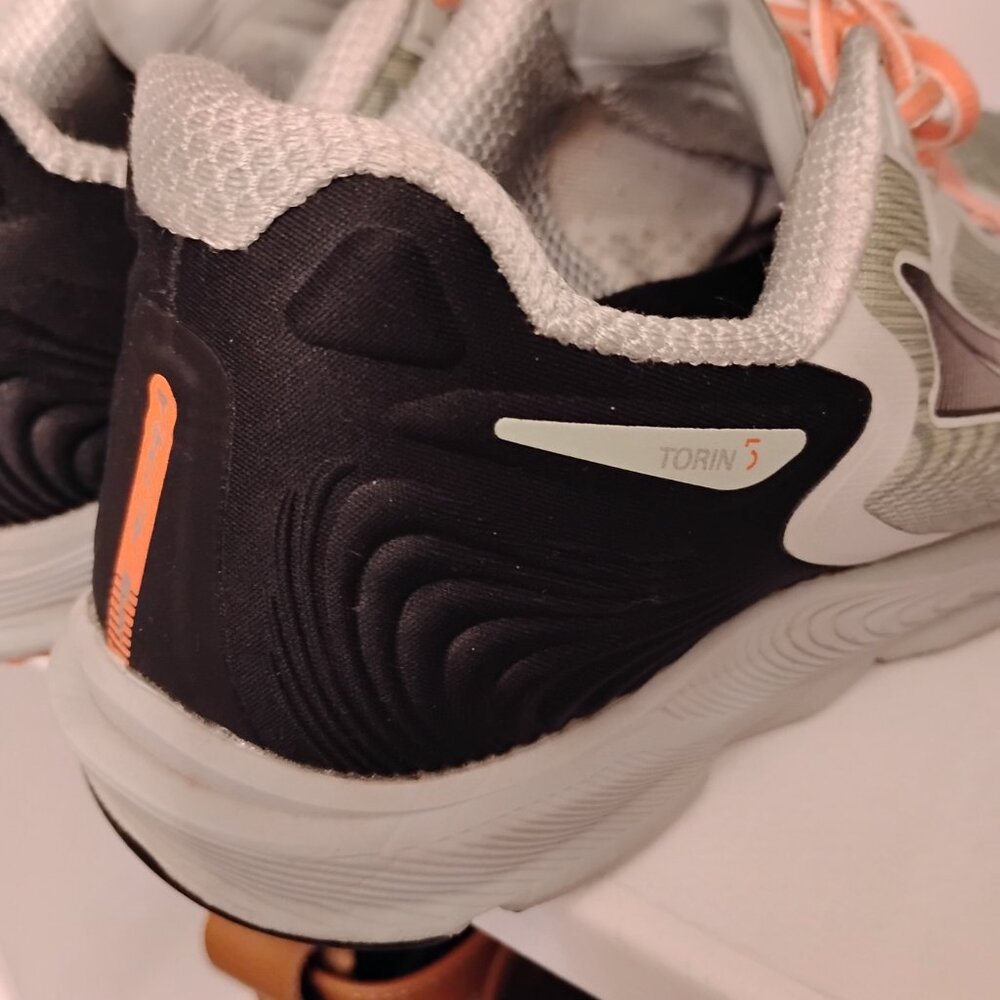 EUC Altra Torin 5-Greyish-Green and Coral - Picture 7 of 8